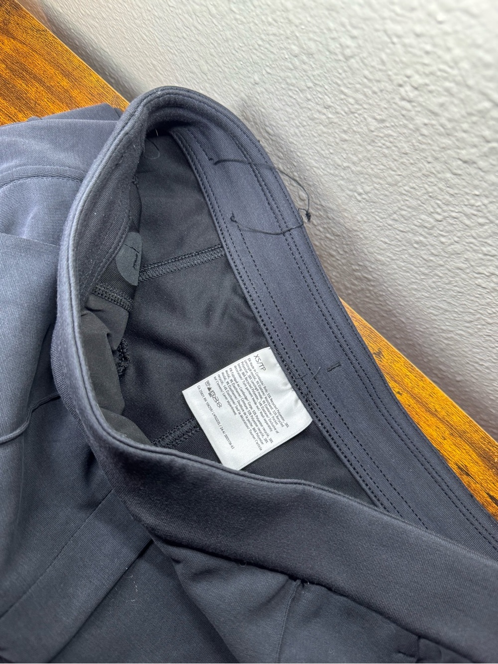 Lululemon Softstreme Pintuck Mid-Rise Pants XS Regular 31” Black - Picture 6 of 8